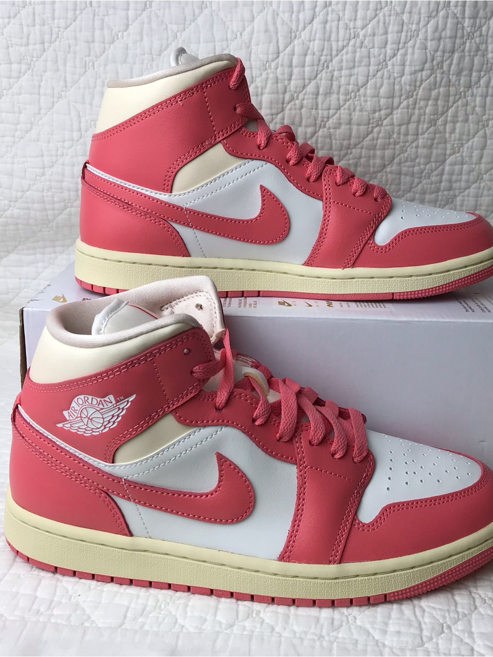 Nike Air Jordan 1 MID Shoes Women’s SZ 9.5 Sail Pink Salt Guava Ice BQ6472-109 - Picture 2 of 13